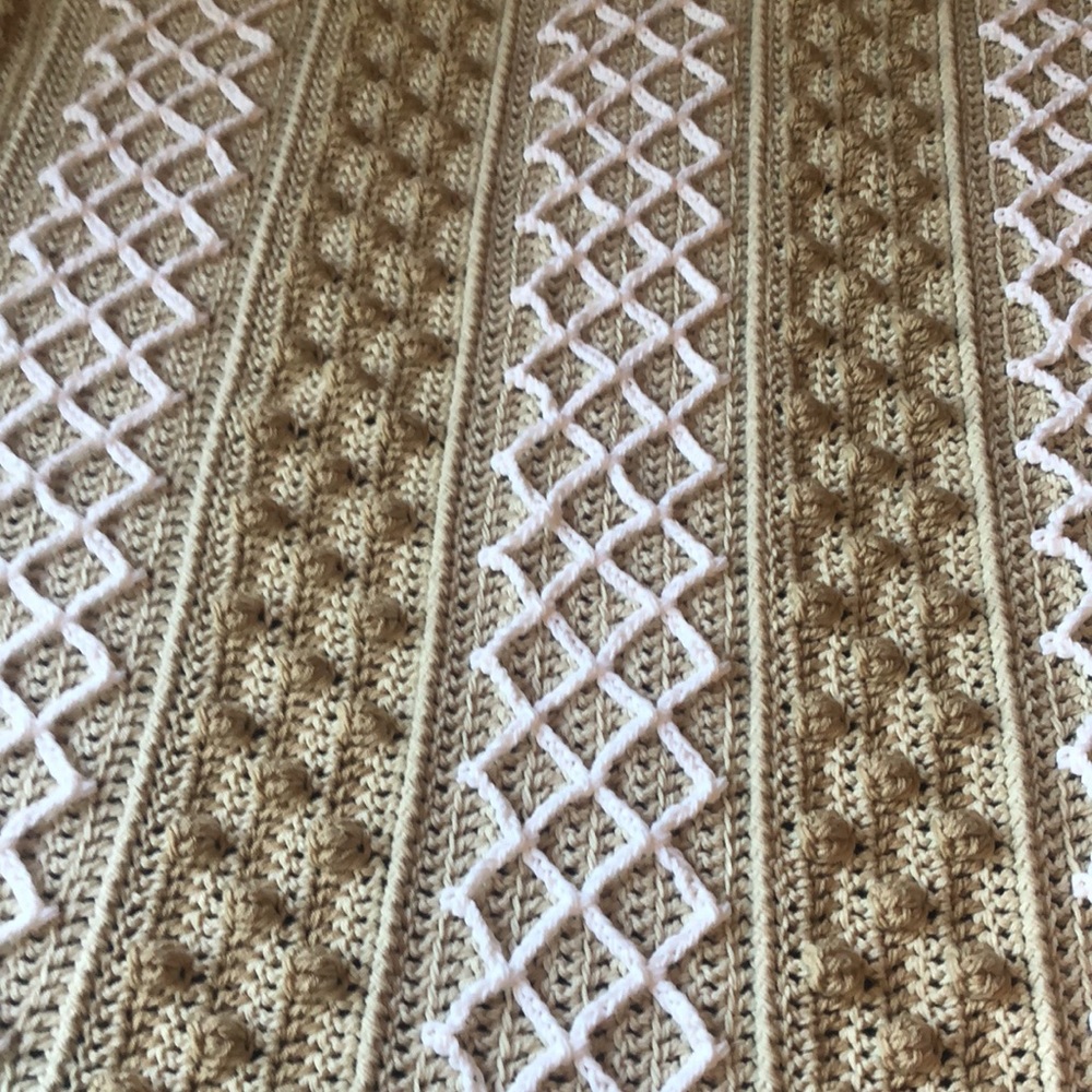☕️ Latte Fisherman Style Afghan Hand Crocheted in Earth Tones - Picture 3 of 3